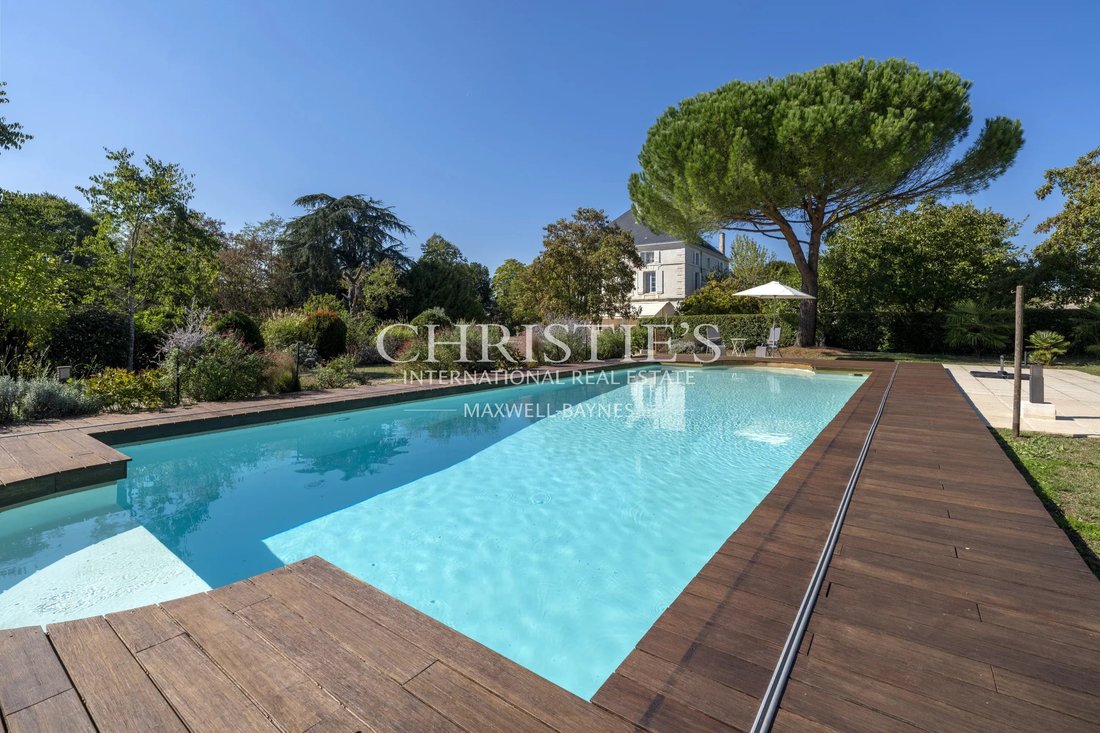 Finca en La Rochefoucauld-en-Angoumois, Nueva Aquitania, Francia 4 - 18626886