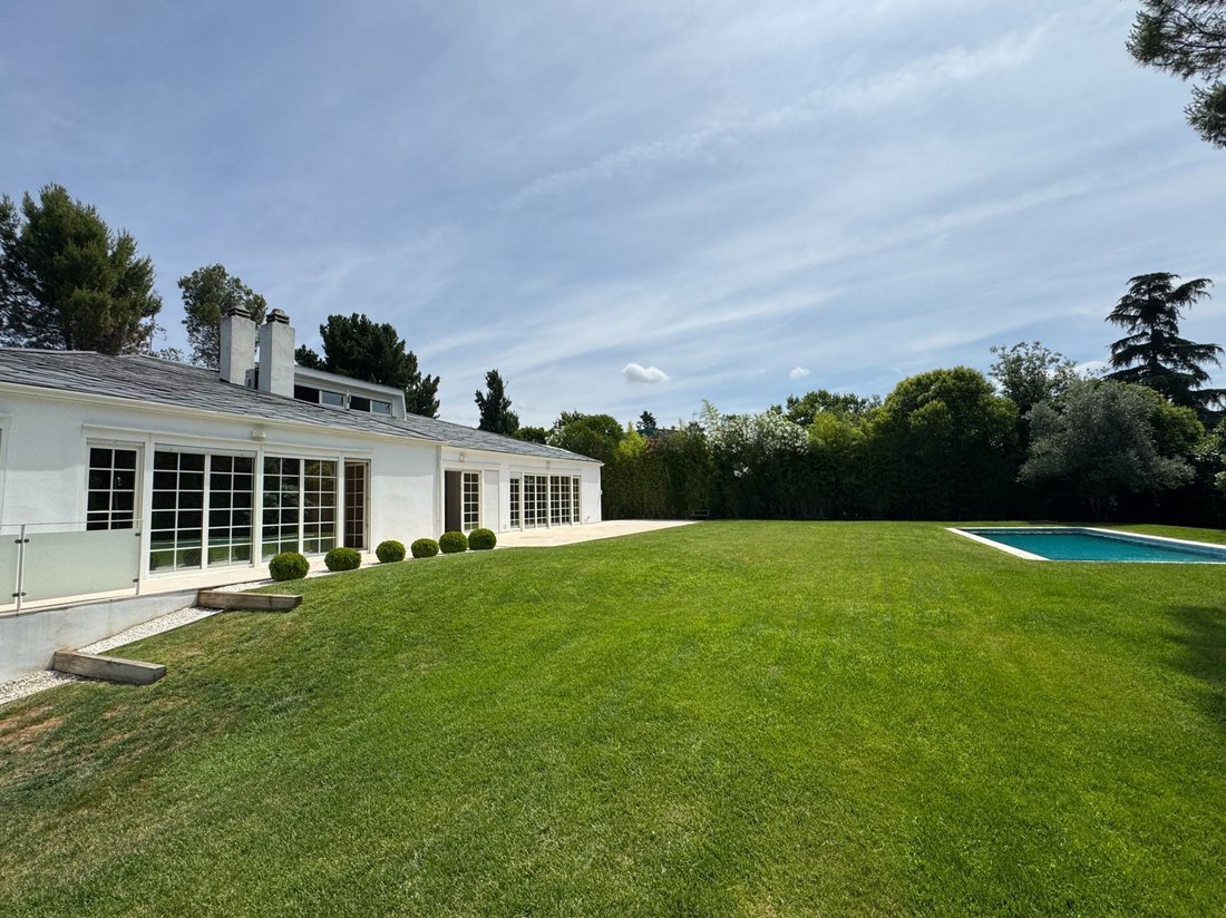 Chalet in La Moraleja, Alcobendas, Comunidad de Madrid 2 - 19054225