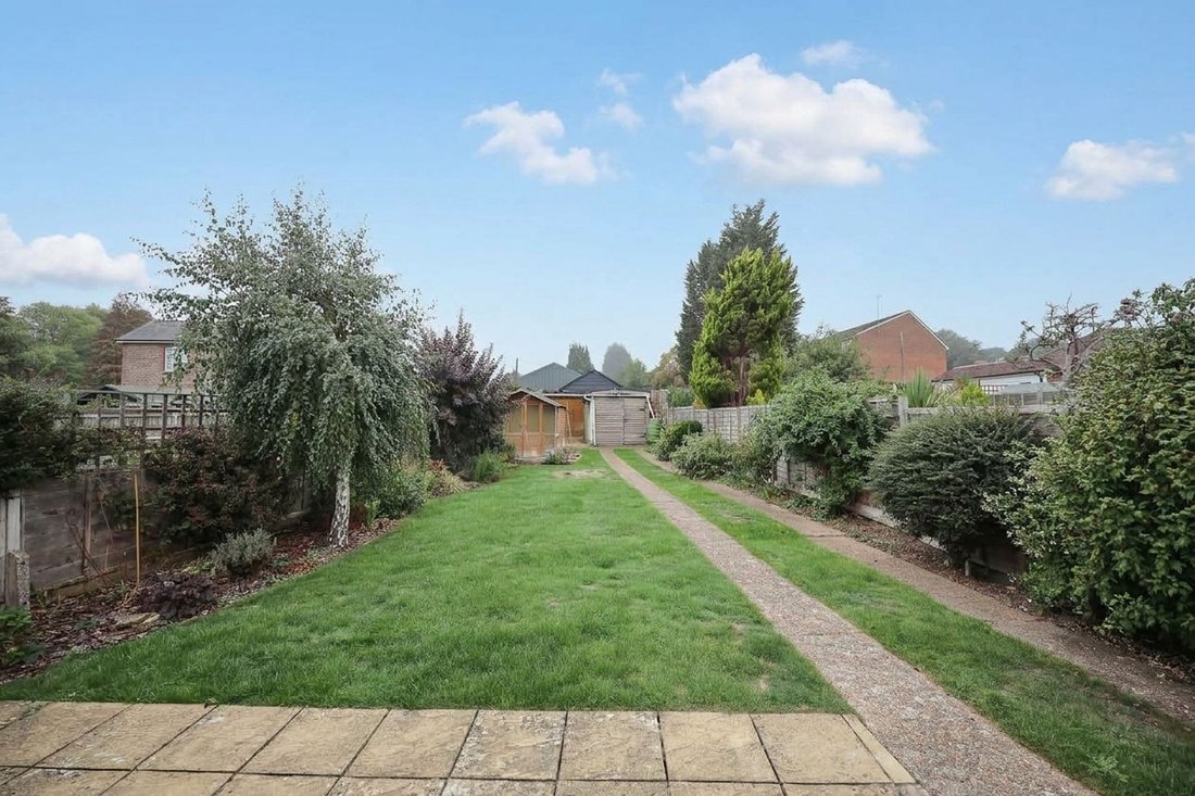 Bungalow in Burgess Hill, England 2 - 19052238