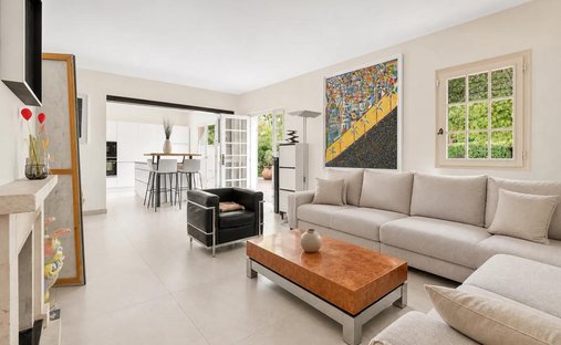 House in Velorgues-Petit Palais, L'Isle-sur-la-Sorgue, France 1