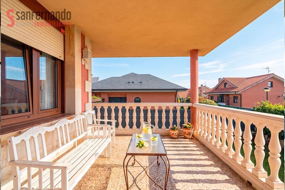 Villa in Santa Cruz de Bezana, Cantabria, Spain 2 - 19053985