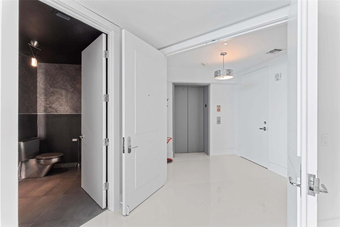 Condo in Miami Beach, Florida, United States 3 - 19054459