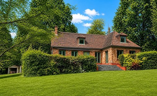 Maison à Treis-Sants-en-Ouche, Normandie, France 1