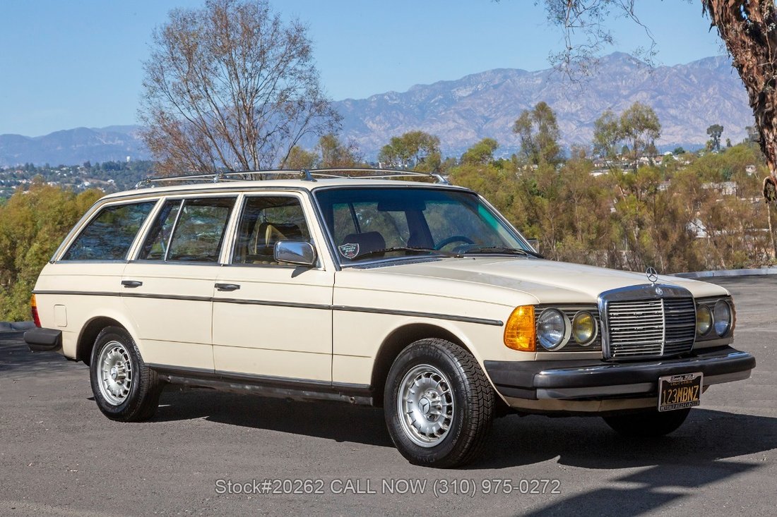 Mercedes-Benz 300TD in Los Angeles, CA 1 - 19052041