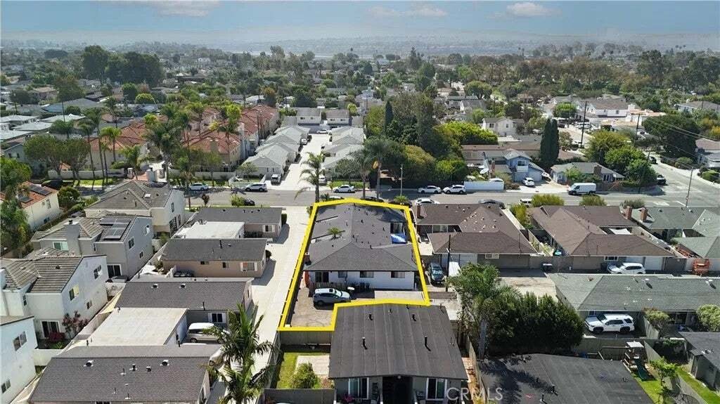 Costa Mesa, California, United States 3 - 19054599