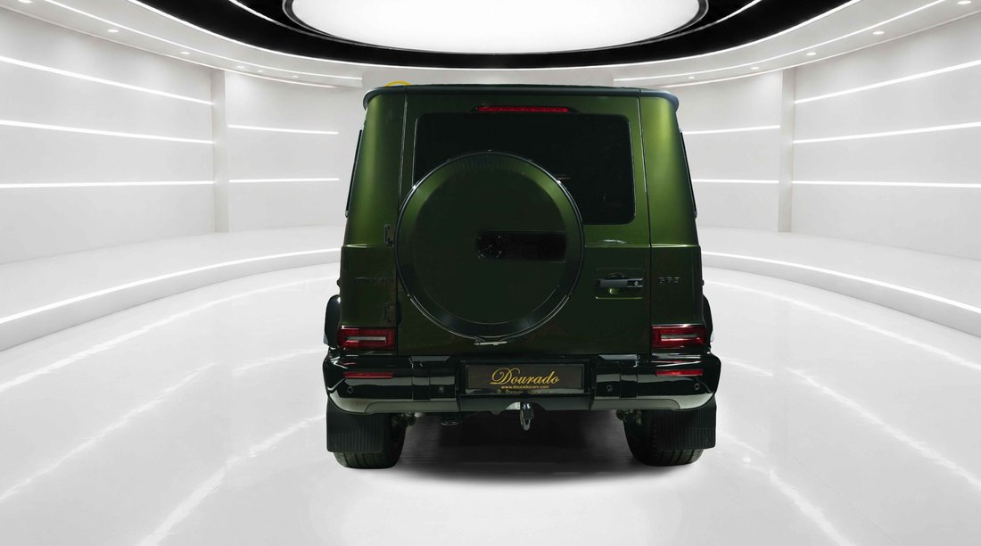 Suv in Dubai, United Arab Emirates 5 - 19056404