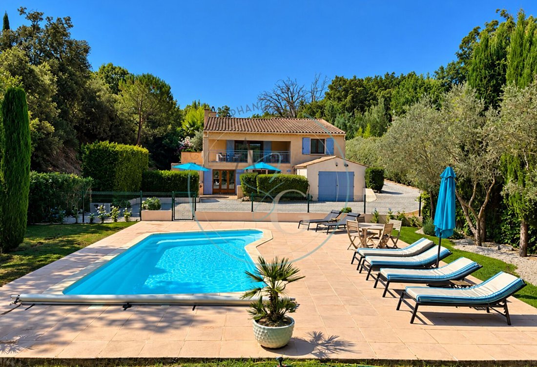 Villa in Ouest, Cogolin, France 1 - 19051995