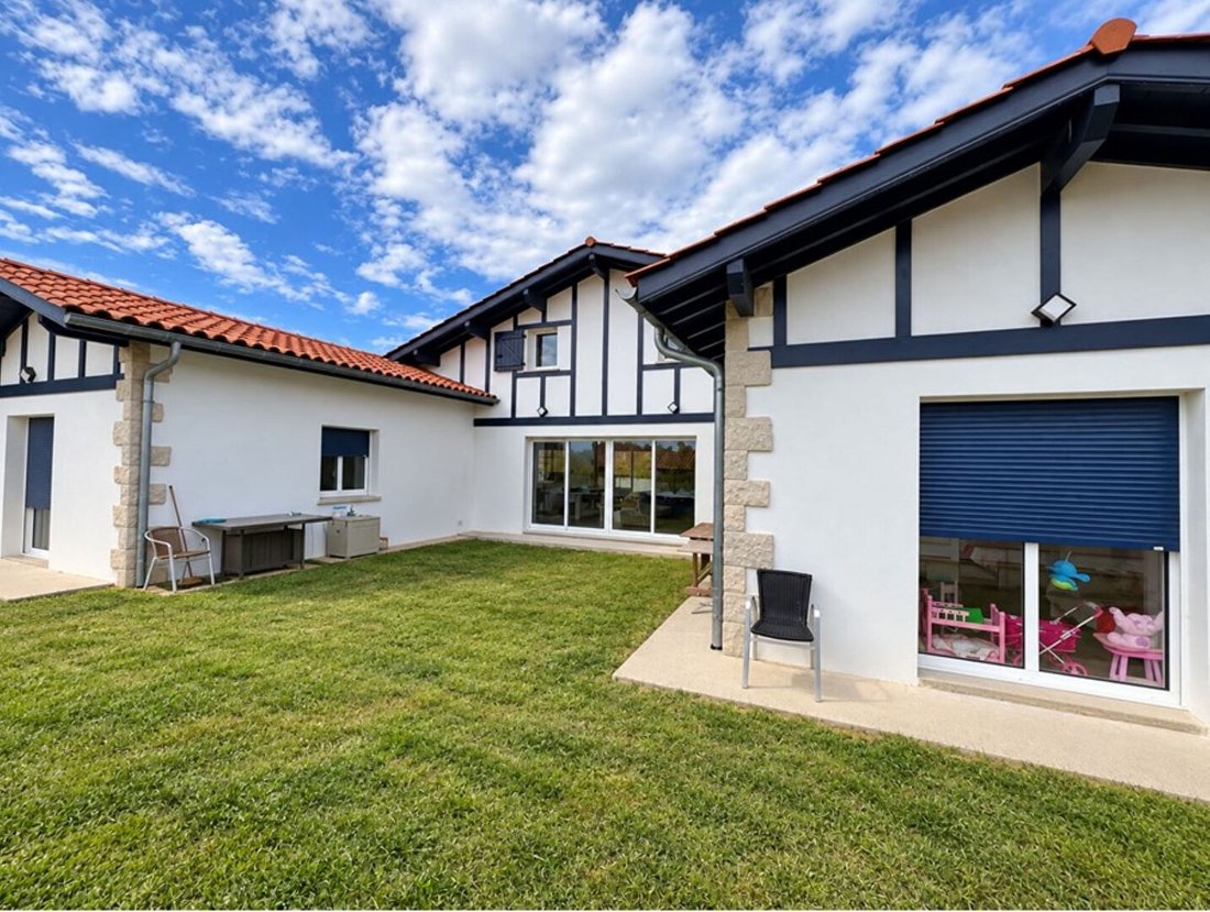 Villa in Cambo-les-Bains, Nouvelle-Aquitaine, France 1 - 19052446