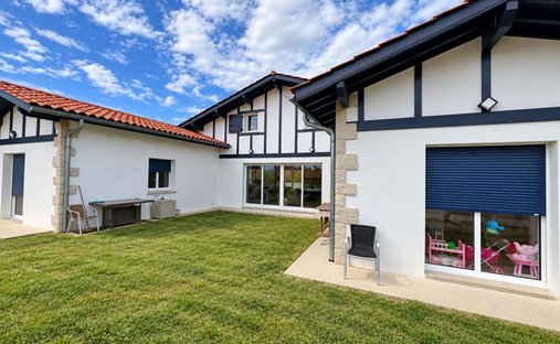 Villa in Cambo-les-Bains, Neu-Aquitanien, Frankreich 1