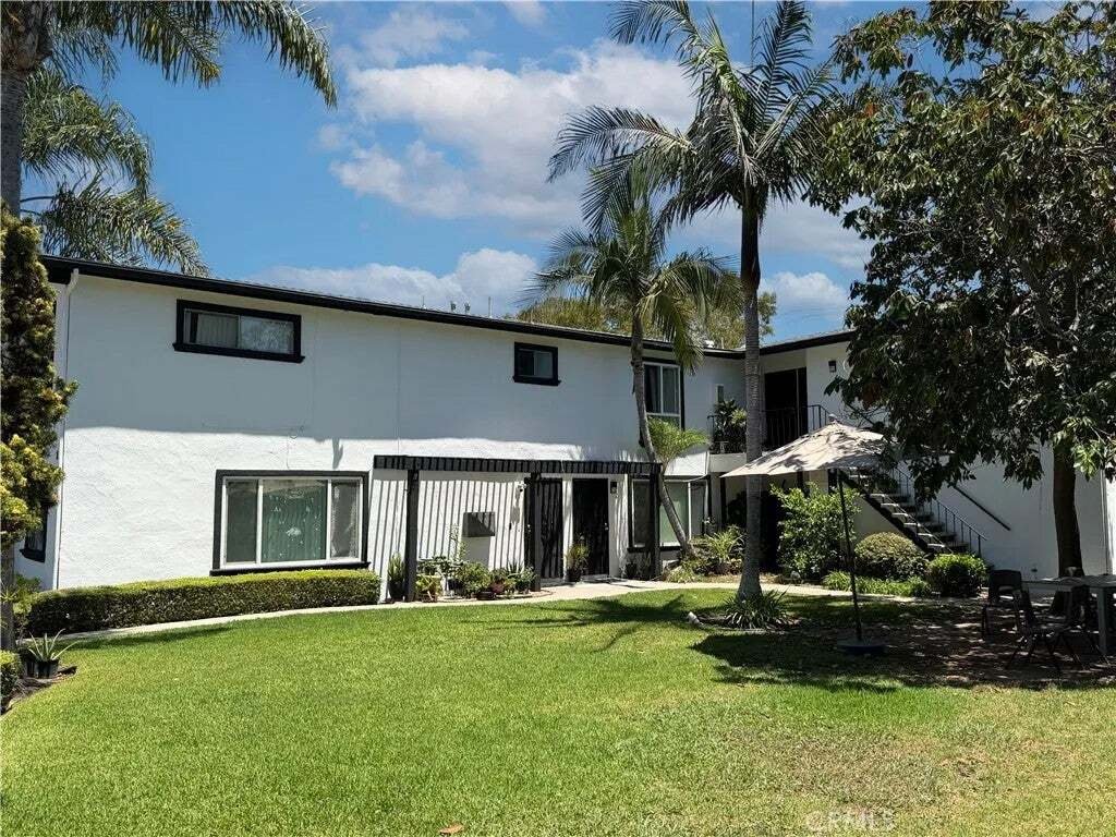 Costa Mesa, California, United States 4 - 19054595