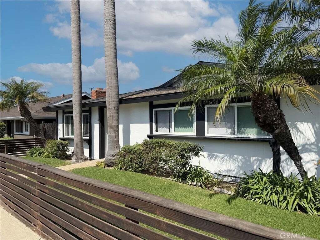 Costa Mesa, California, United States 5 - 19054599