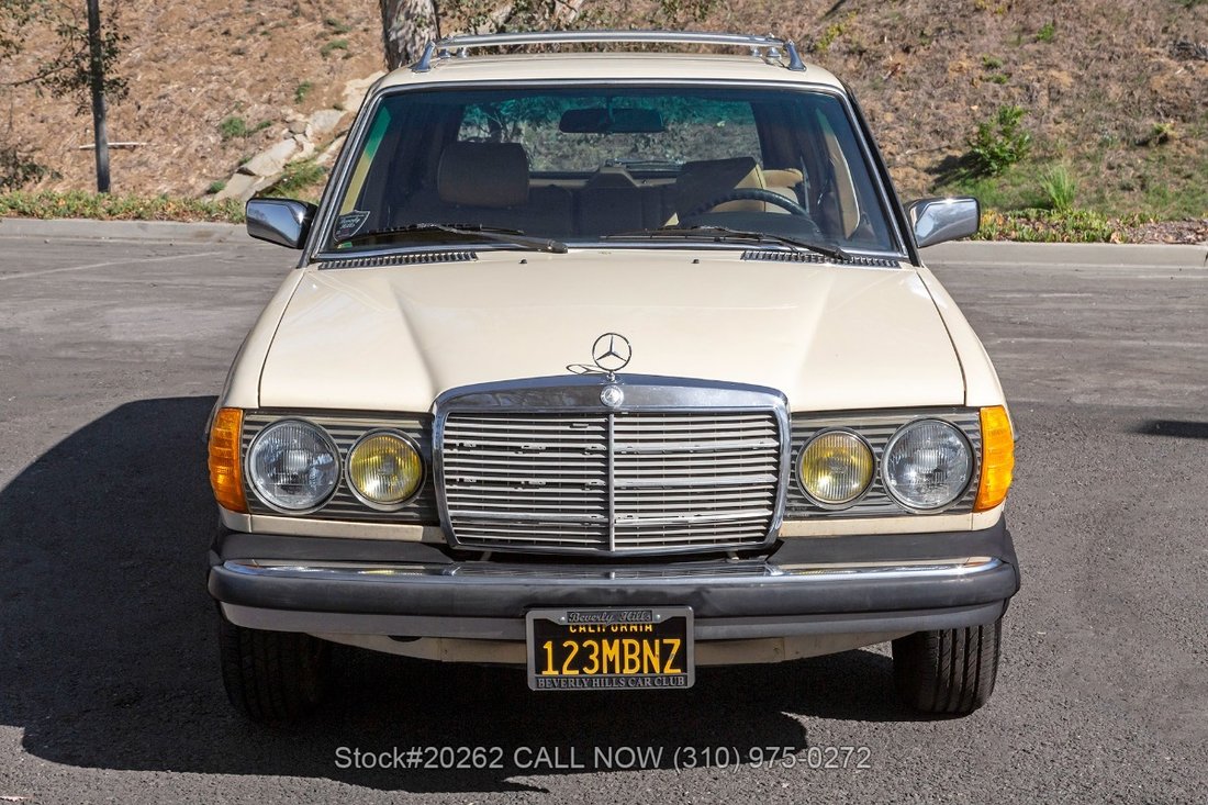 Mercedes-Benz 300TD in Los Angeles, CA 2 - 19052041