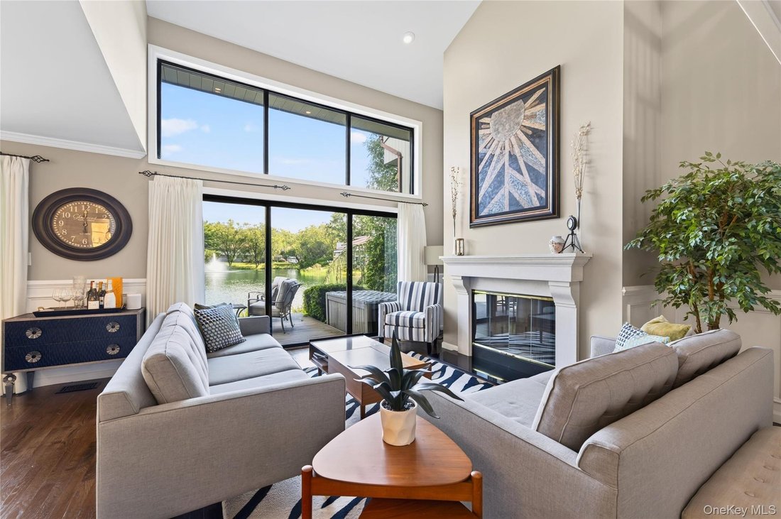 Condo in Woodbury, New York, United States 4 - 19050799