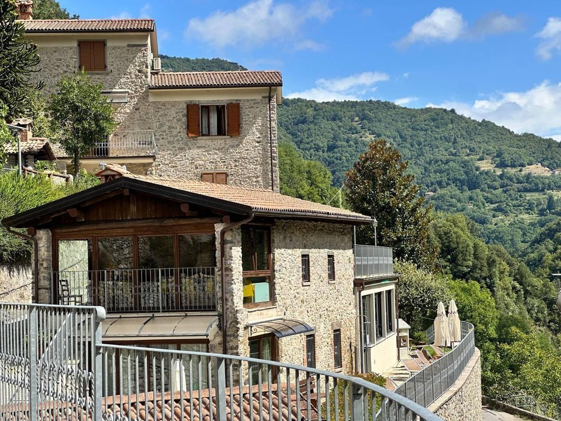Estate in Fabbriche di Vergemoli, Tuscany, Italy 1 - 19051199