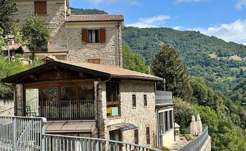 Estate in Fabbriche di Vergemoli, Tuscany, Italy 1