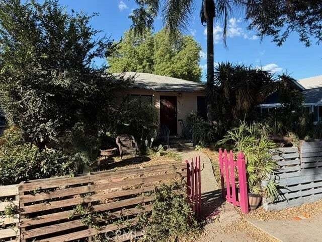 Los Angeles, California, United States 2 - 19054635