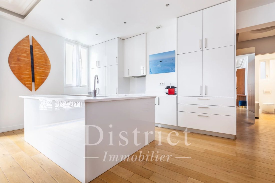Apartment in Triangle d'Or, Paris 8e Arrondissement, Paris 4 - 19051770