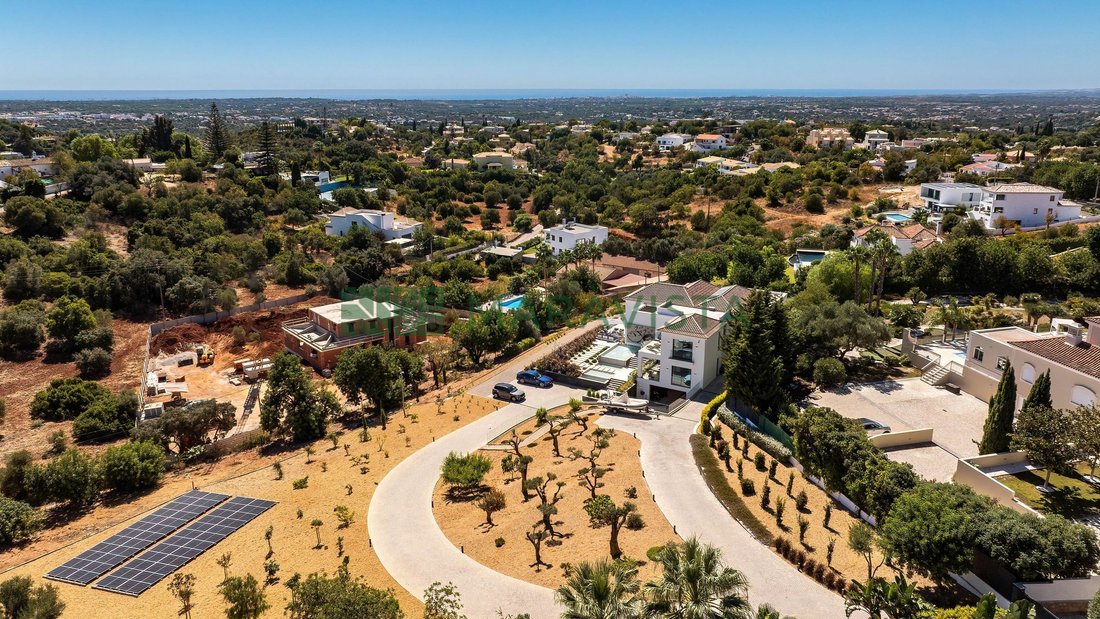 Villa in Loule (Sao Clemente), Algarve, Portugal 1 - 19055436