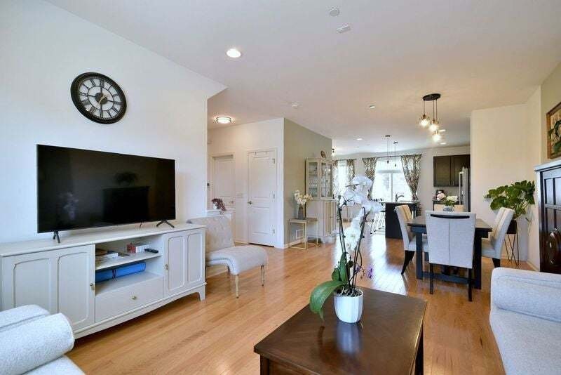 Townhouse in Des Plaines, Illinois, United States 3 - 19054620