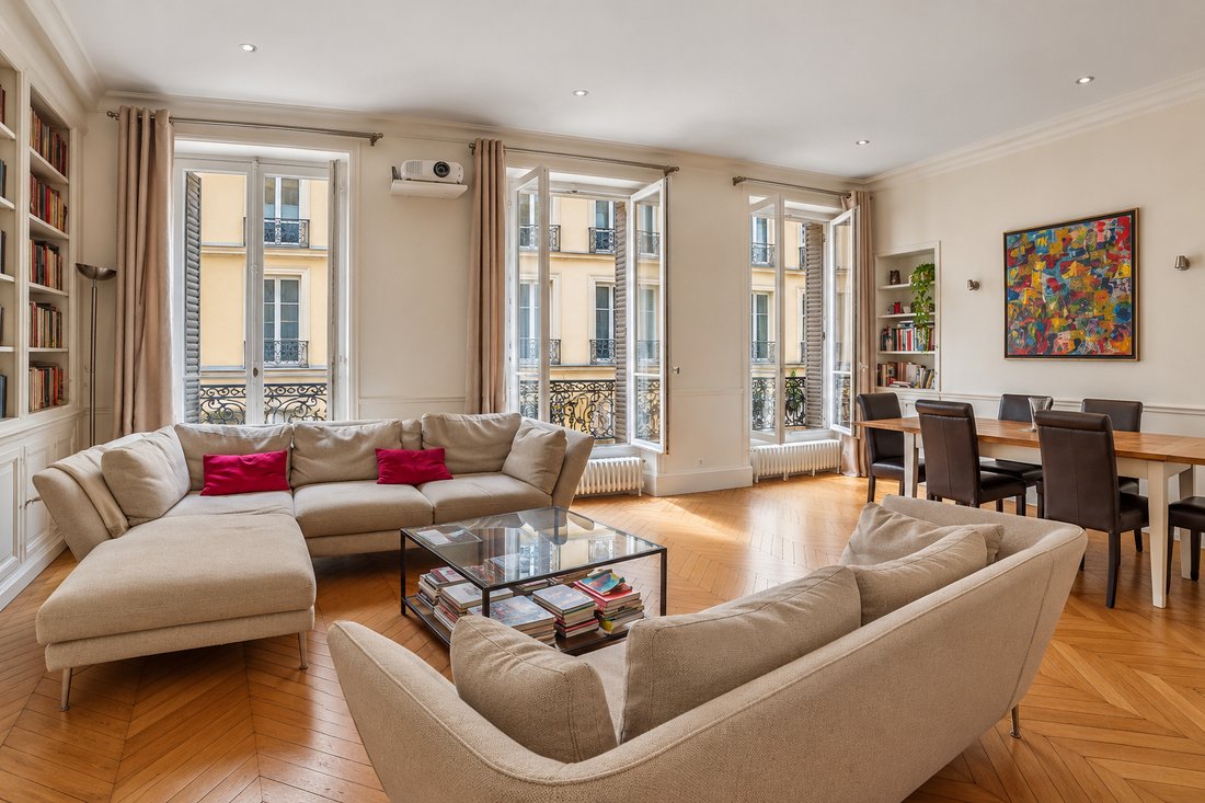 Apartment in Lorette-Martyrs, Paris 9e Arrondissement, Paris 4 - 19055196