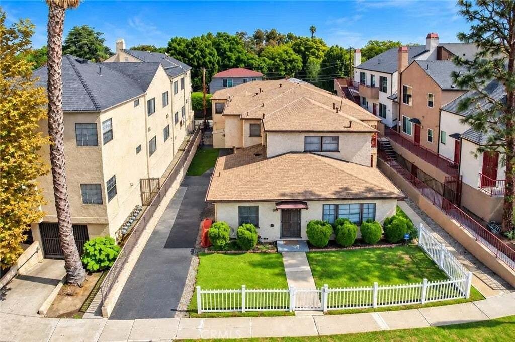 Los Angeles, California, United States 2 - 19054572