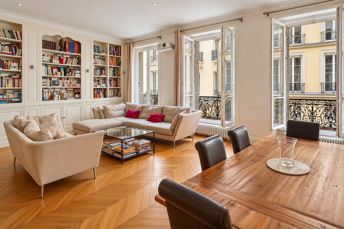 Apartment in Lorette-Martyrs, Paris 9e Arrondissement, Paris 3 - 19055196