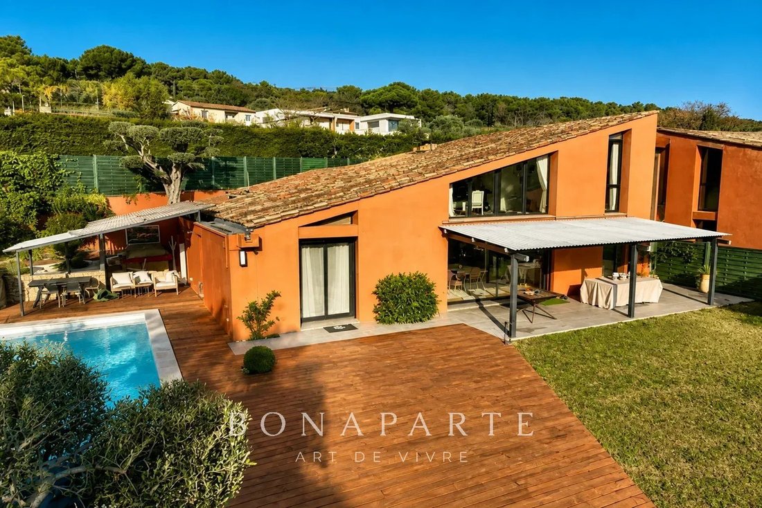 Villa in Mougins, Provence-Alpes-Côte d'Azur, France 3 - 19052150