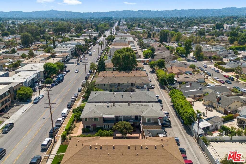 Los Angeles, California, United States 4 - 19053572