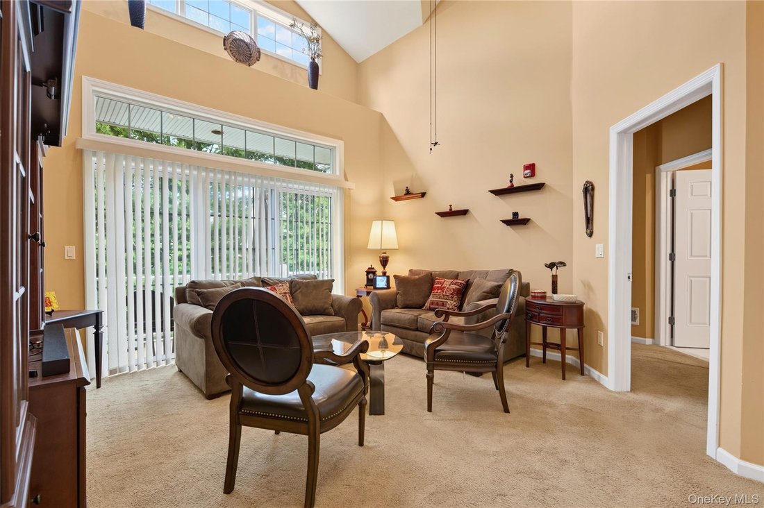 Condo in Lake Grove, New York, United States 5 - 19050826