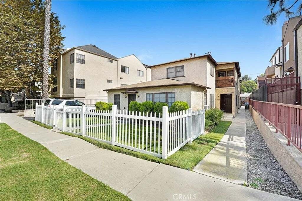 Los Angeles, California, United States 3 - 19054572