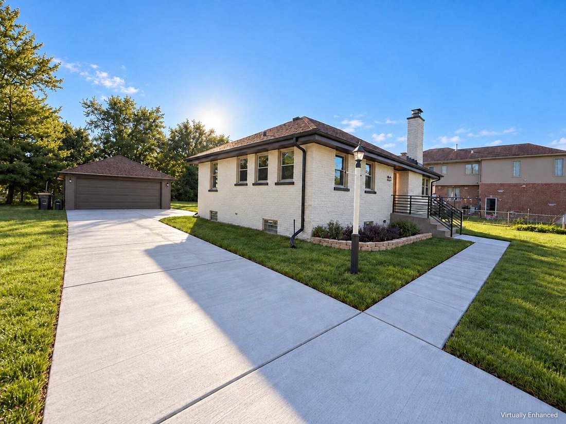 House in Des Plaines, Illinois, United States 2 - 19051453