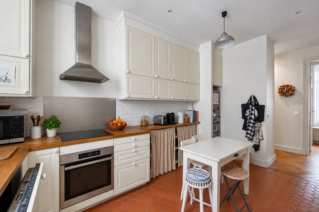 Apartment in Lorette-Martyrs, Paris 9e Arrondissement, Paris 5 - 19055196