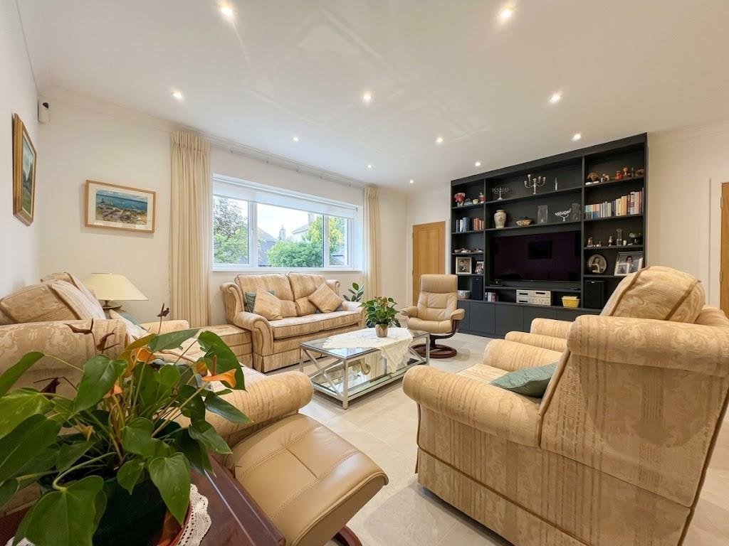 Bungalow in Edgware, Barnet, England 2 - 19051108