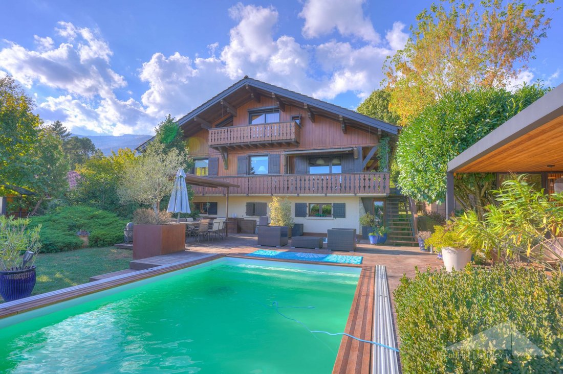 Chalet in Crozet, Auvergne-Rhône-Alpes, France 1 - 19056466