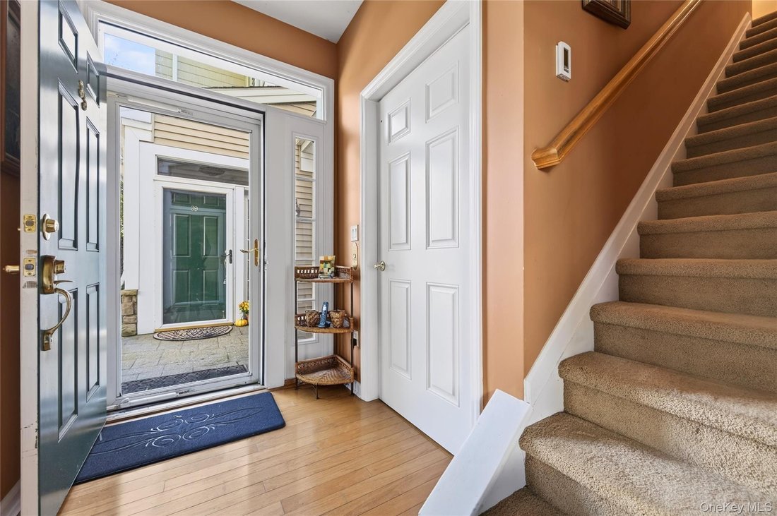 Condo in Lake Grove, New York, United States 4 - 19050826