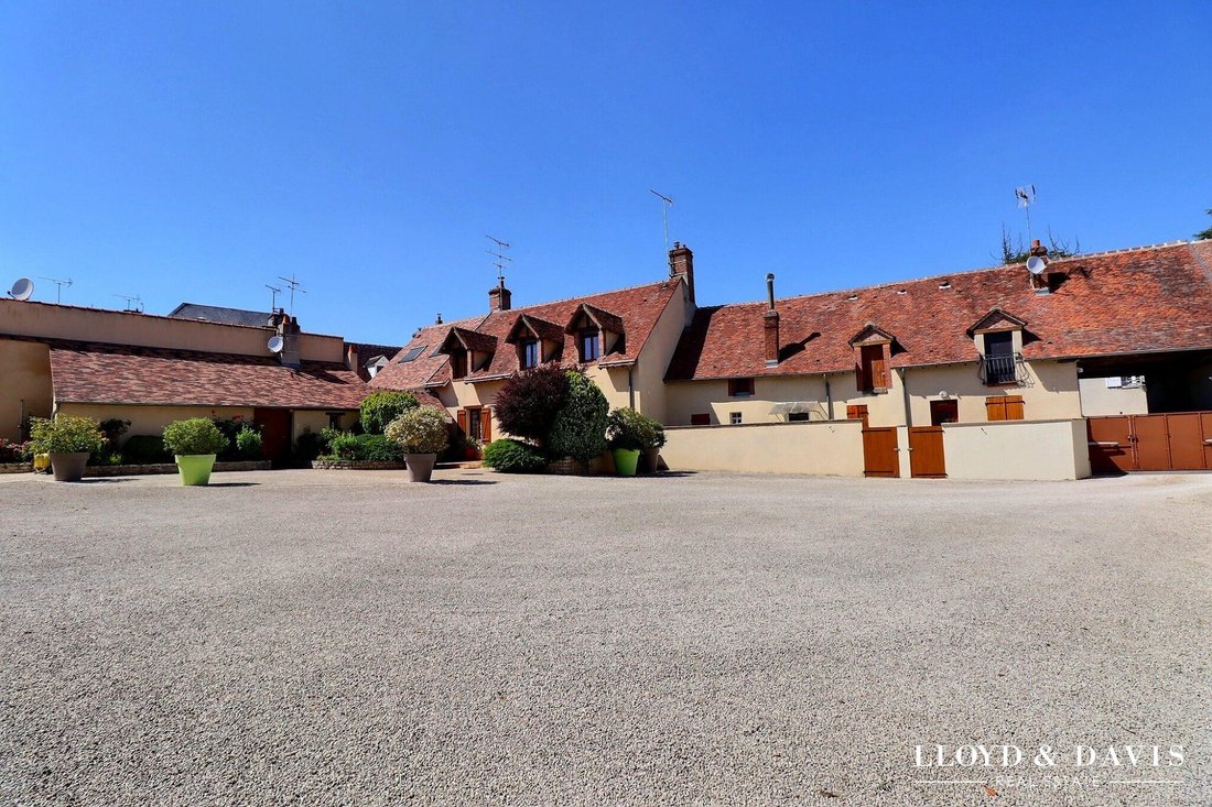Casa a Nogent-sur-Vernisson, Centro-Val della Loira, Francia 1 - 18247072