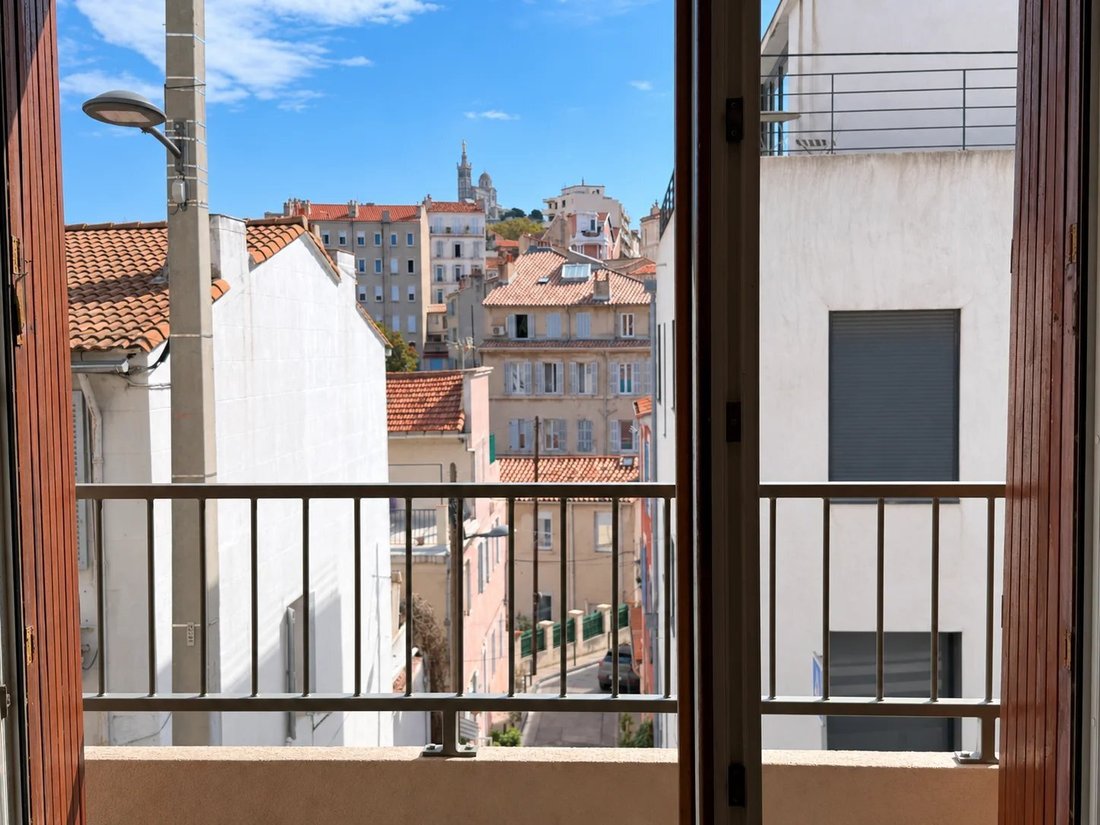Apartment in Saint Lambert, 7e Arrondissement, Marseille 2 - 19051698