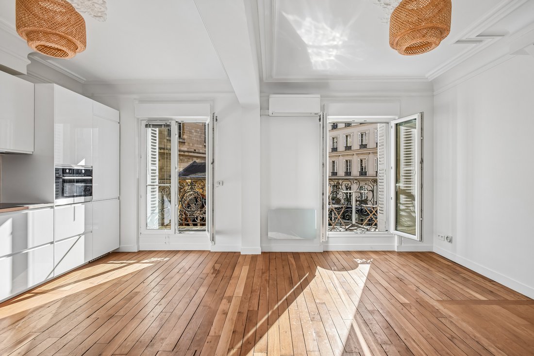 Apartment in Odéon, Paris 6e Arrondissement, Paris 4 - 19052177