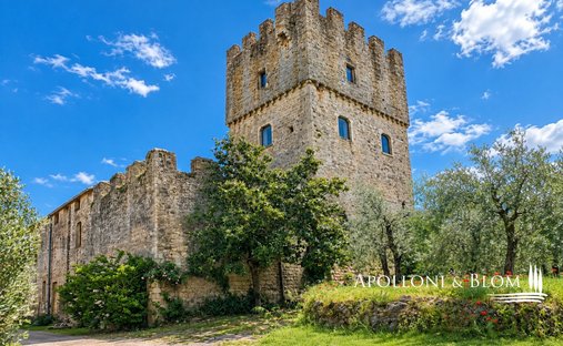 Castle in Monteriggioni, Tuscany, Italy 1