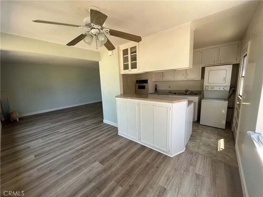 Costa Mesa, California, United States 4 - 19054615