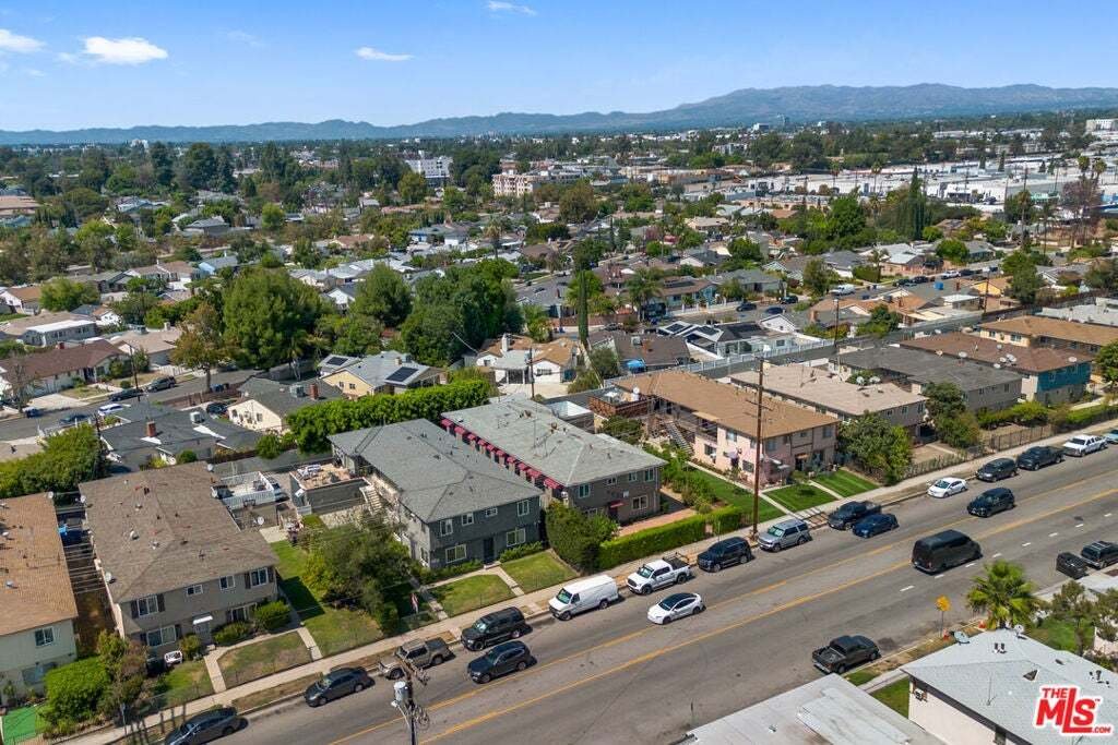 Los Angeles, California, United States 2 - 19053572