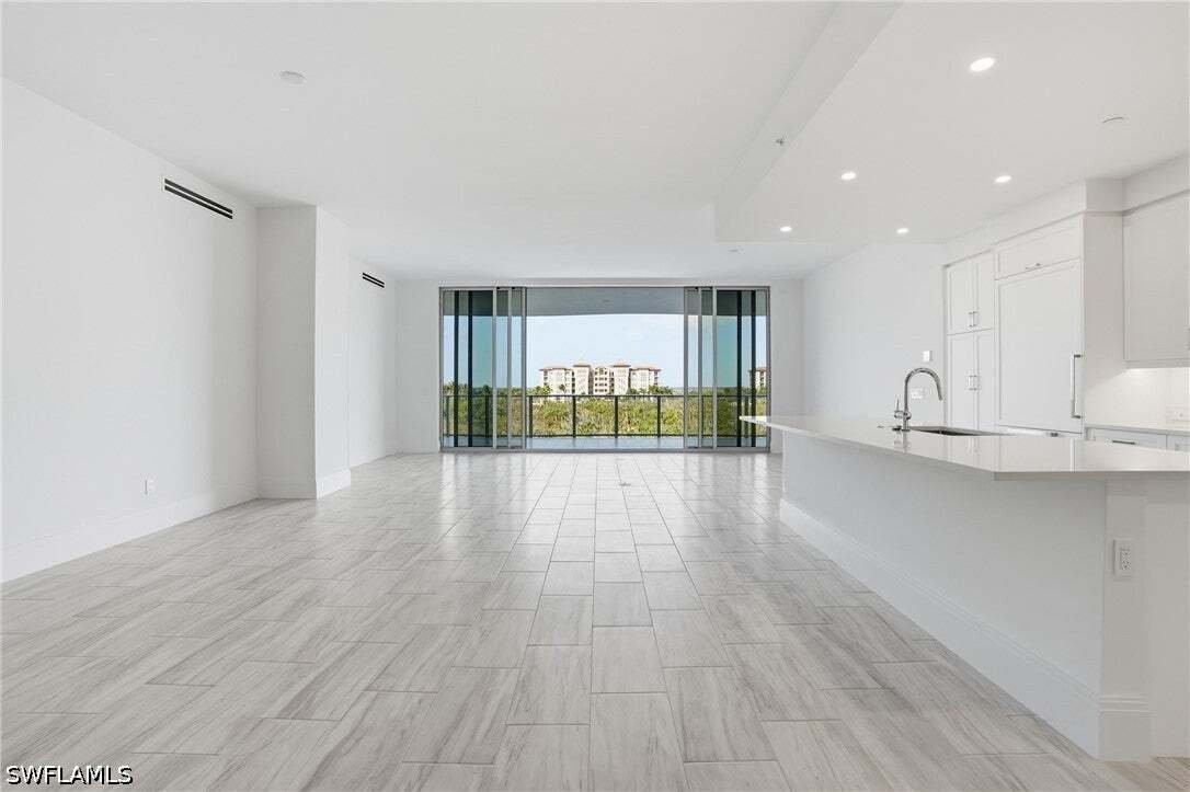 Condo in Bonita Springs, Florida, United States 4 - 19053453