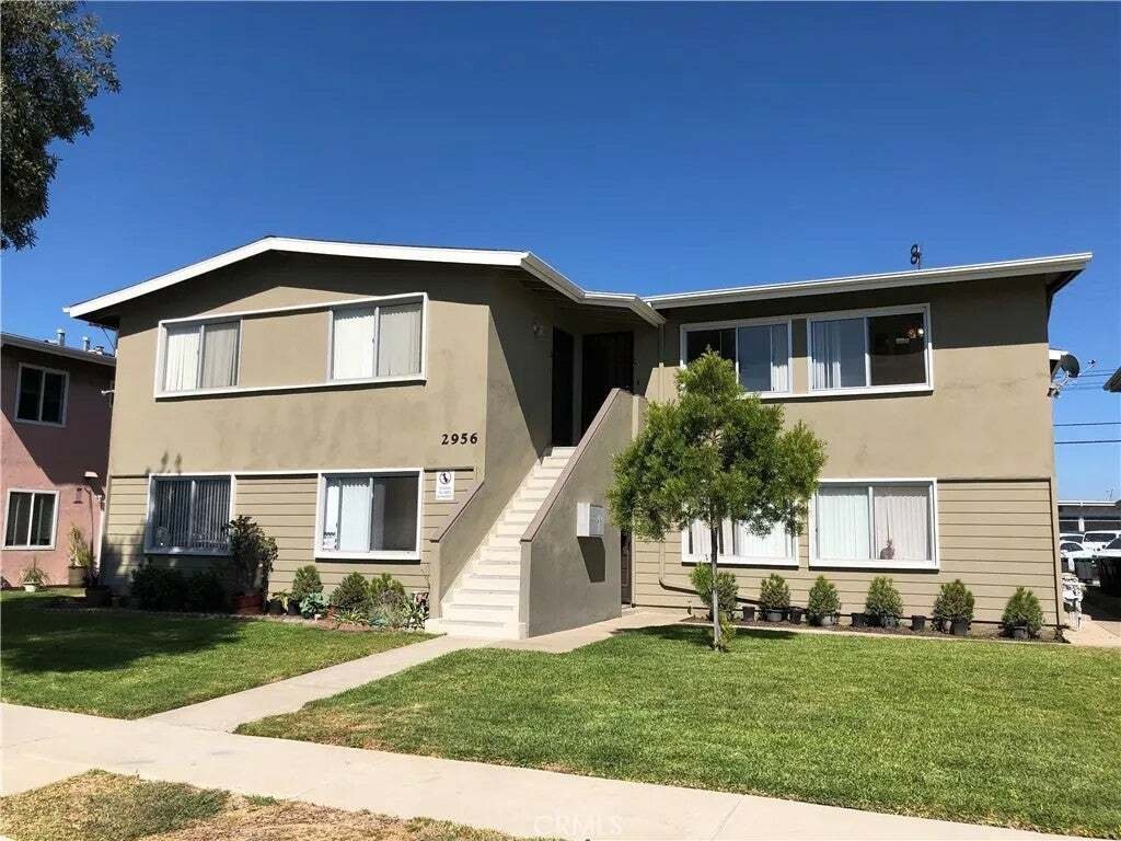 Costa Mesa, California, United States 1 - 19054615