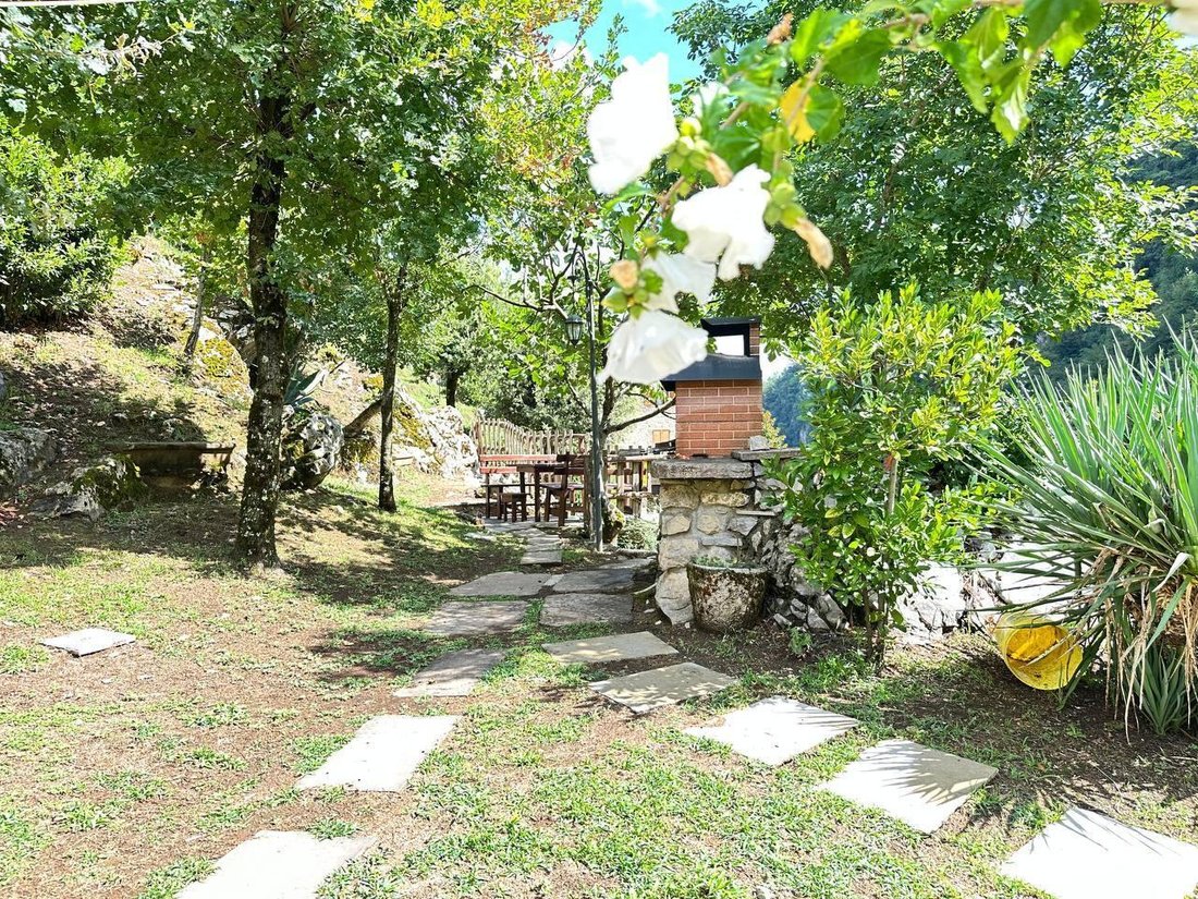 Estate in Fabbriche di Vergemoli, Tuscany, Italy 5 - 19051199