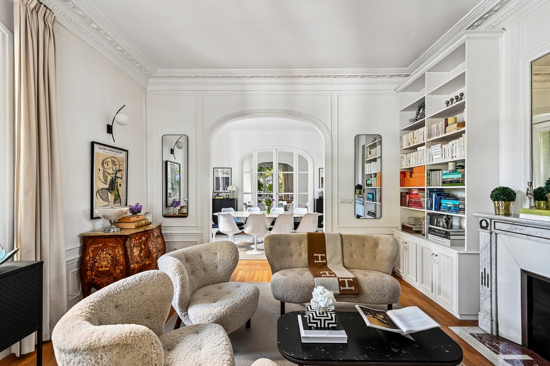 Apartment in Gros Caillou, Paris 7e Arrondissement, Paris 4 - 19052196