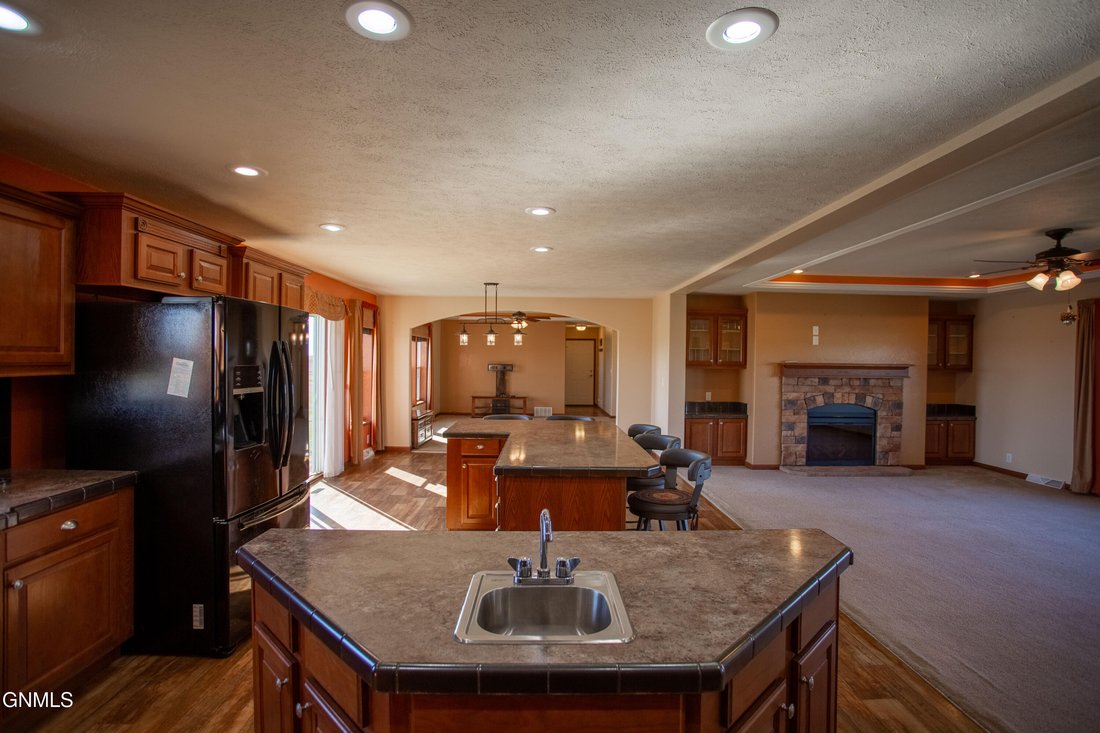 House in Belfield, North Dakota, United States 3 - 19056254