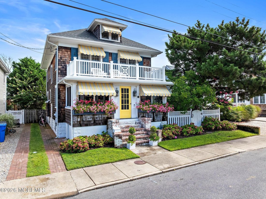 House in Ship Bottom, New Jersey, United States 1 - 19053421