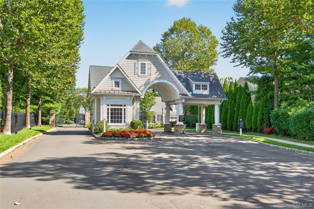 Condo in Lake Grove, New York, United States 2 - 19050826