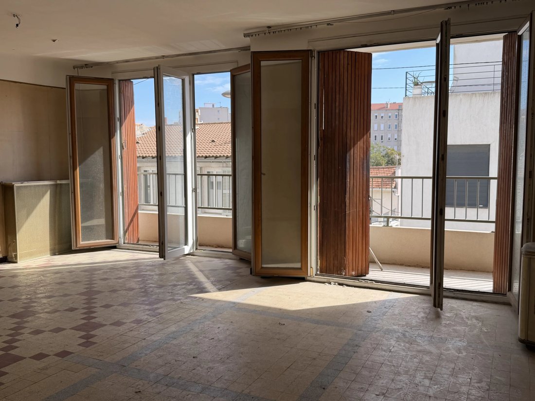 Apartment in Saint Lambert, 7e Arrondissement, Marseille 3 - 19051698