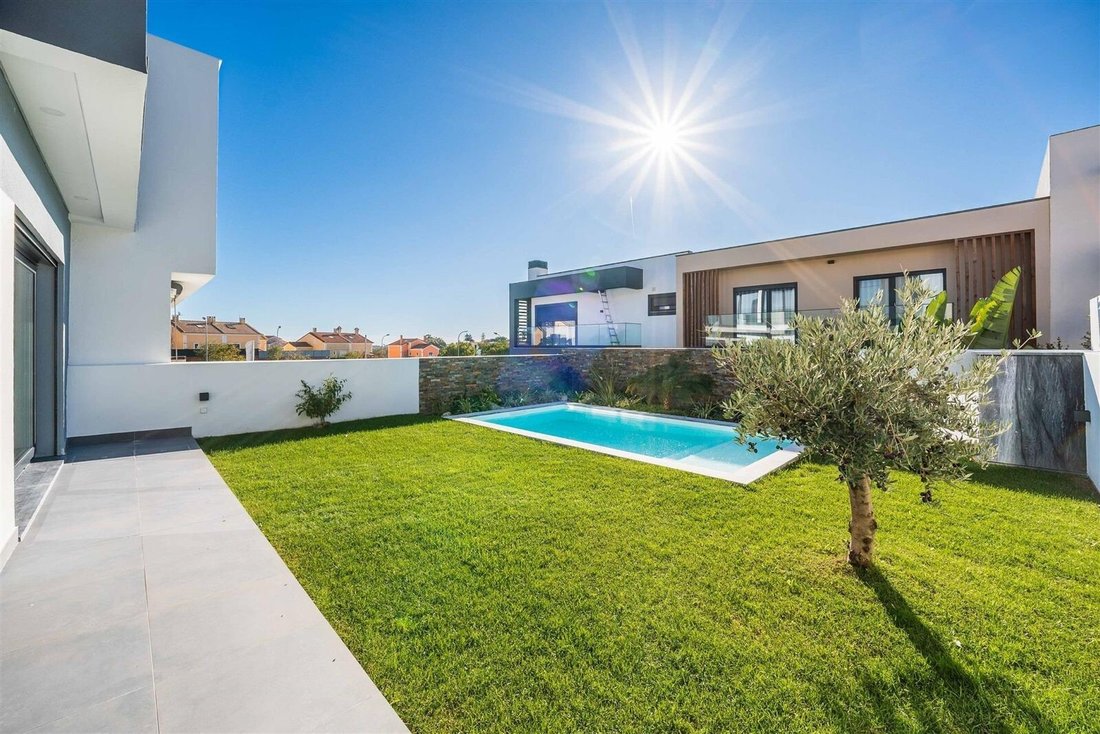 House in Rio de Mouro, Lisbon, Portugal 1 - 19052267